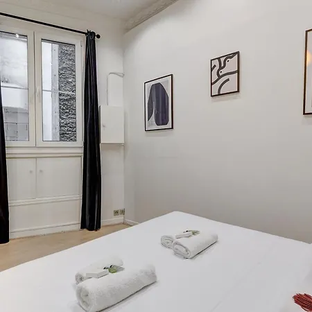 Luminous Flat In Champs-elysees Apartment *
